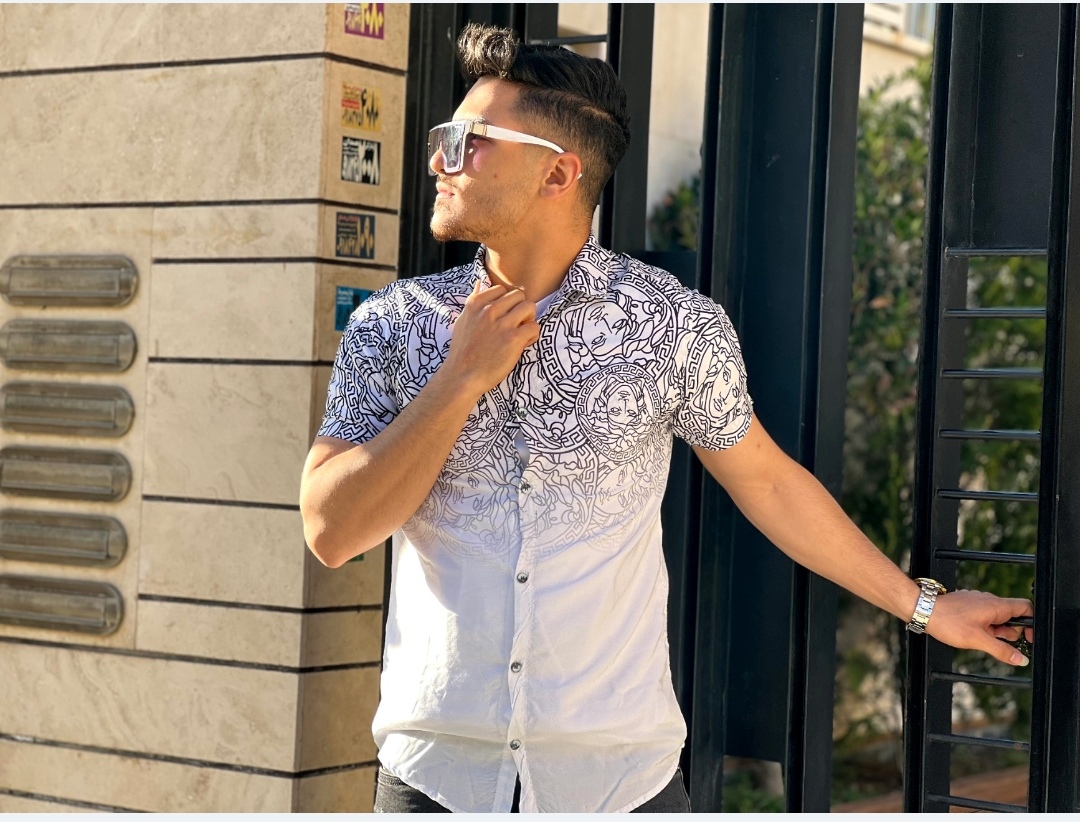 نمای جلو پیراهن هاوایی